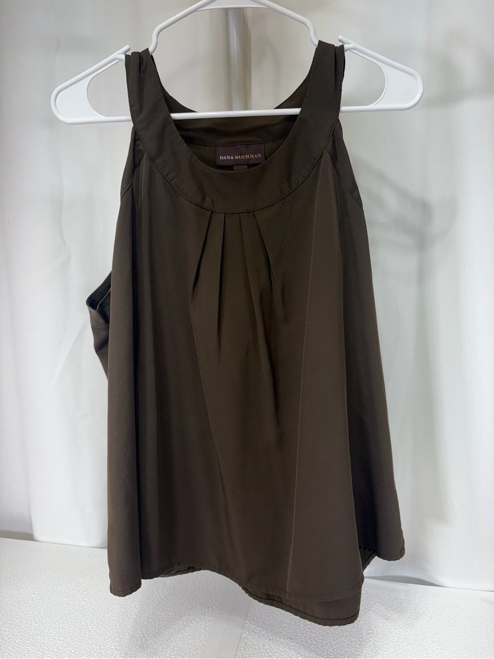 Dana Buchman Brown Sleeveless Pleated Blouse 3531